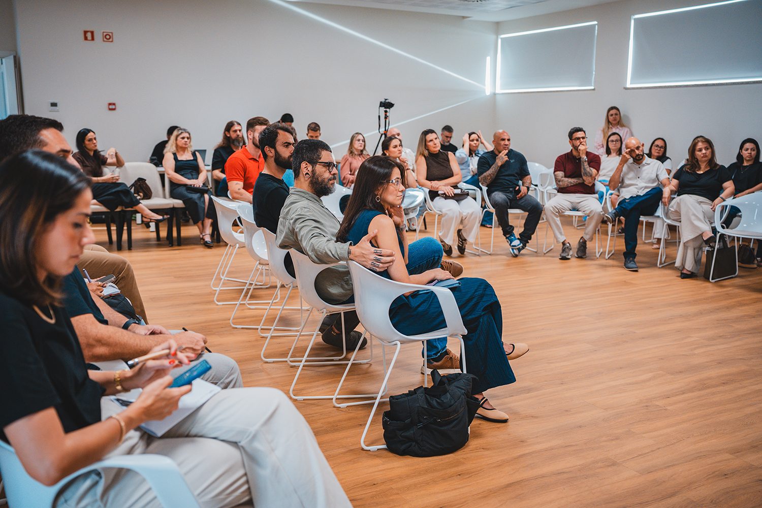 Participantes atentos durante a preleção